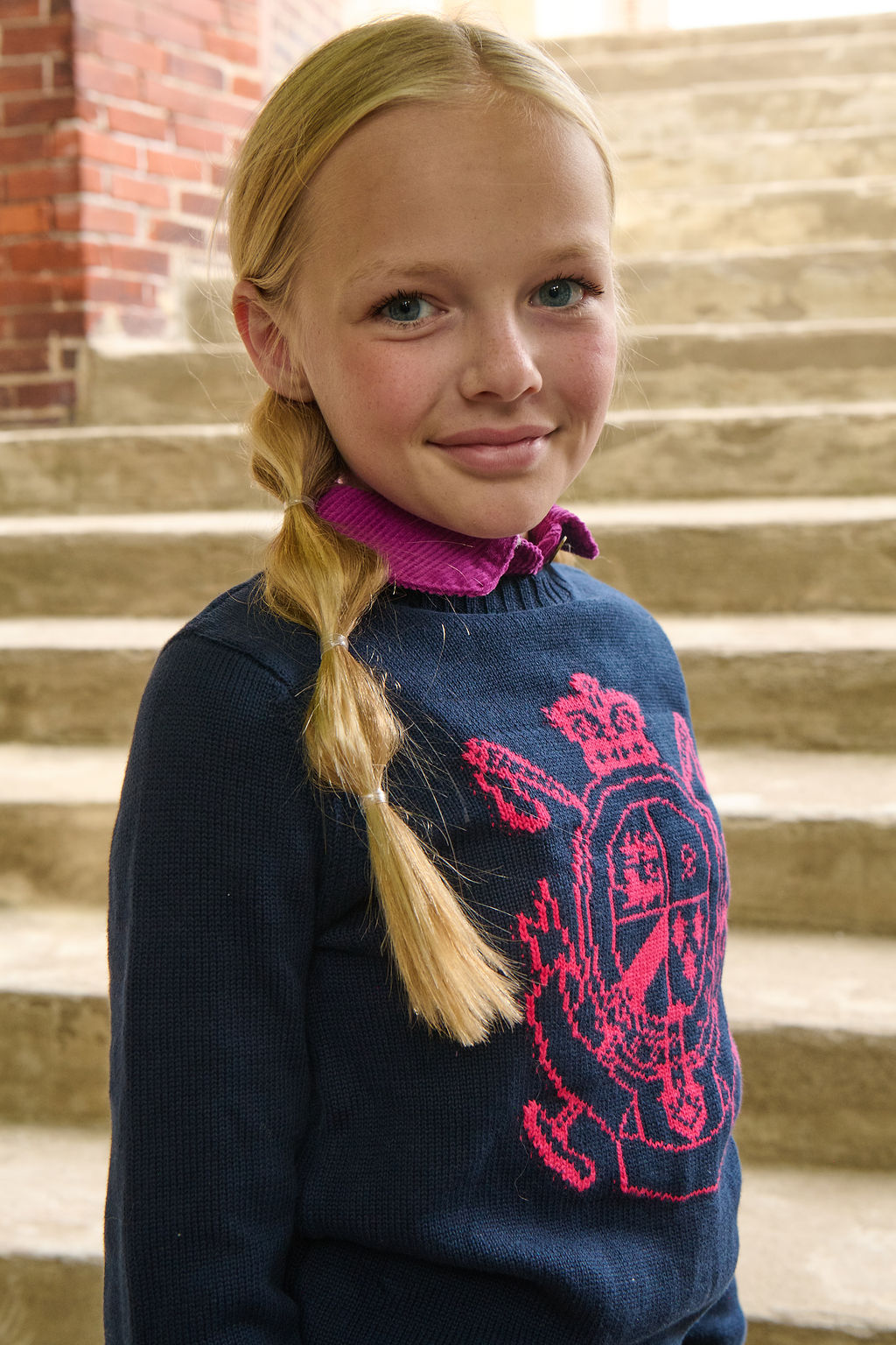 Emblem Sweater - Dk. Navy/Hot Rose Pink